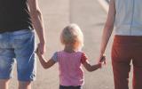 Uprawnienia rodzicielskie przy adopcji - kto może skorzystać