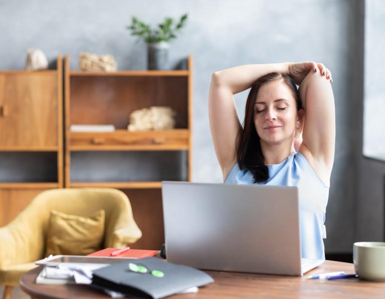 Gimnastyka w biurze - jak dbać o swoje ciało w pracy?