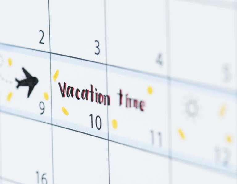 Ile wynosi urlop wypoczynkowy przy łączeniu pracy z urlopem rodzicielskim?